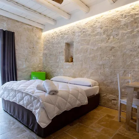 Piazza San Giovanni - Essenze Della Murgia Frühstückspension