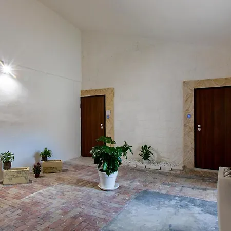 Piazza San Giovanni - Essenze Della Murgia Bed & Breakfast